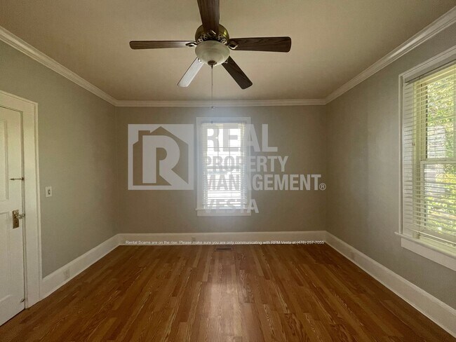 Building Photo - 3241 Ridge Ave