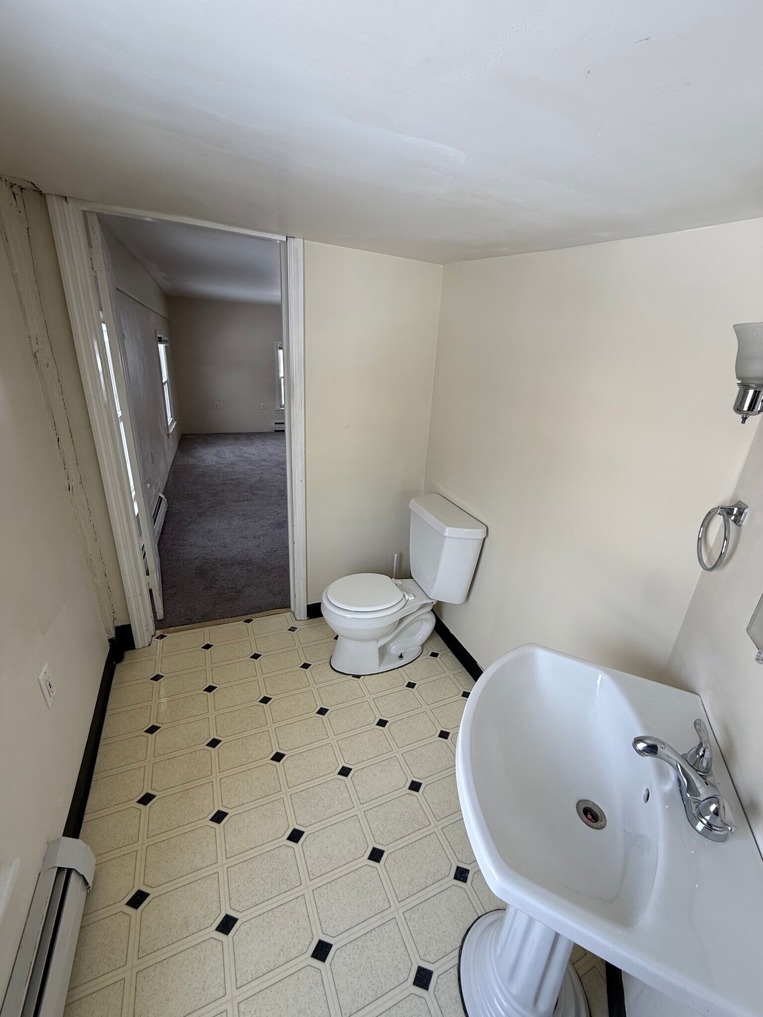 Building Photo - 4 Colvin Ave