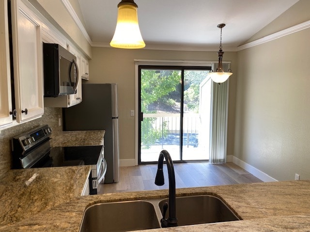 Building Photo - 13017 Lincoln Way