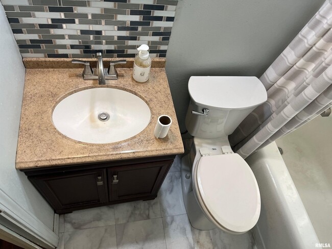 Building Photo - 2304 W Proctor St