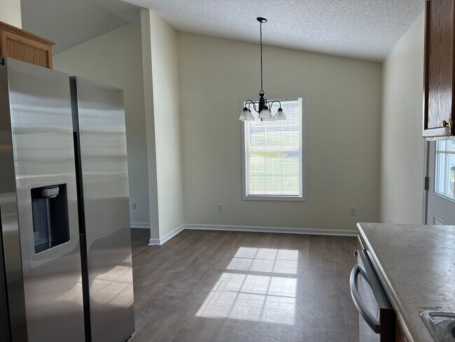 Building Photo - 3 bedroom / 2 bath + den located in Jonesborough