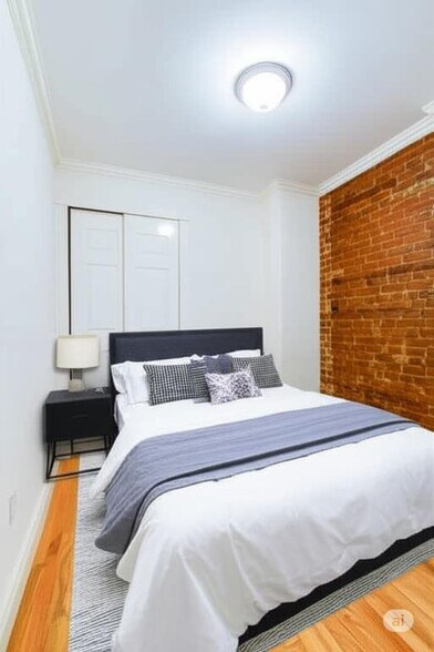 Building Photo - 221 Mott St