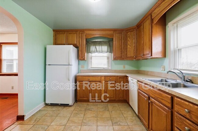 Building Photo - 838 Jenny Wren Dr