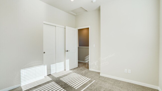 Building Photo - 542 Trisha Ln