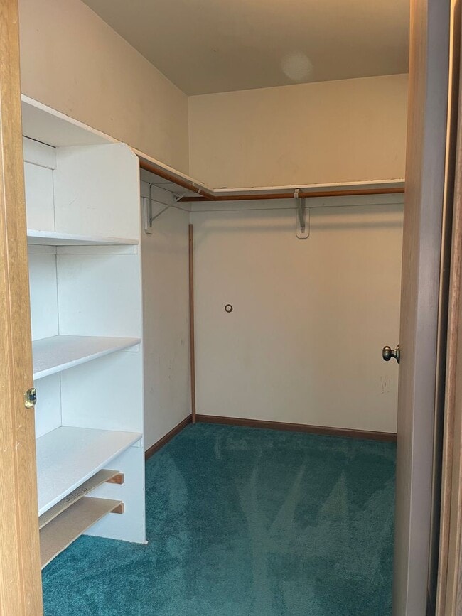 Building Photo - Spacious 2-Bed, 2-Bath Condo with Comfort and Convenience!