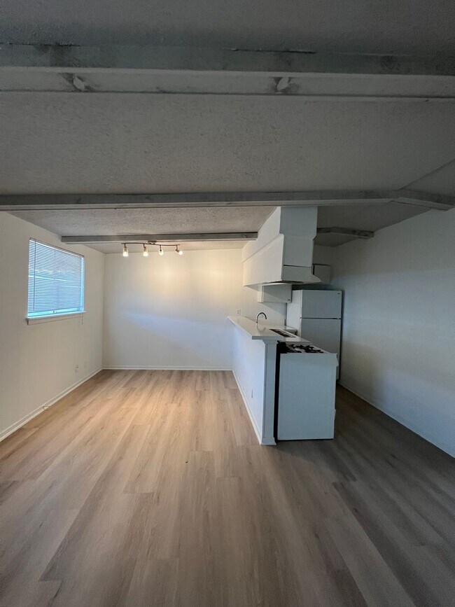 Building Photo - 3816 Speedway