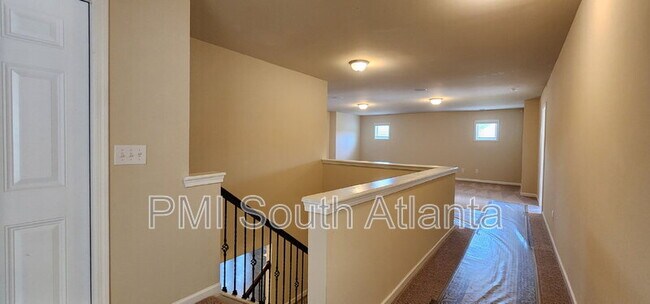 Building Photo - 525 Twelve Oaks Dr