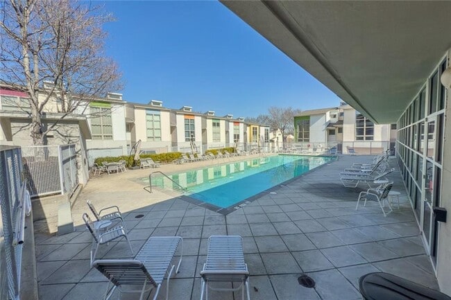 Building Photo - 1213 Van Allen Mews NW