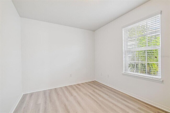 Building Photo - 4925 White Sanderling Ct