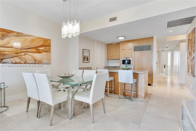Building Photo - 15811 Collins Ave