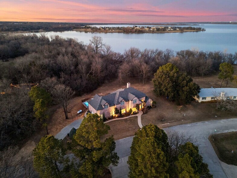 Building Photo - 200 Cove Dr