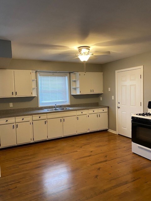 Building Photo - 4616 Grove Ave