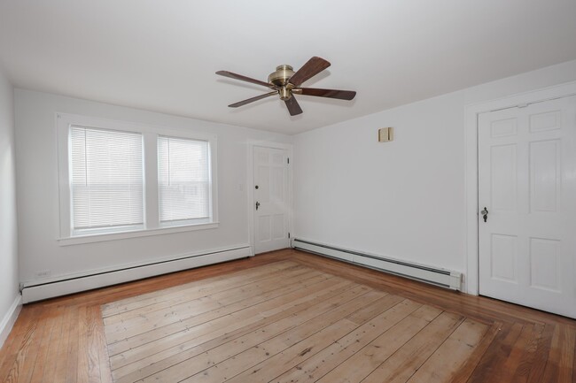 Building Photo - 154 Manning St