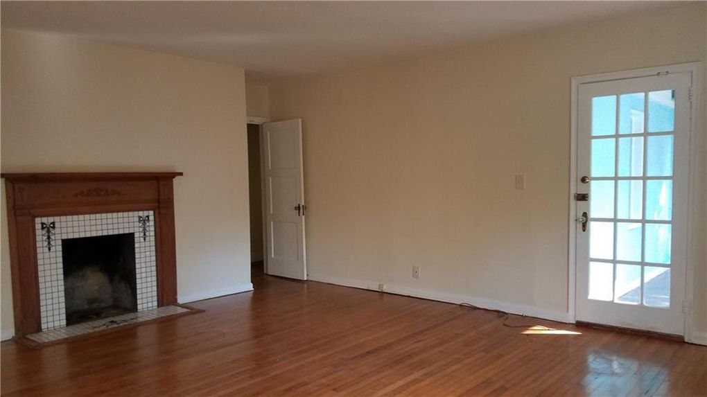 Large living room - 802 S Candler St