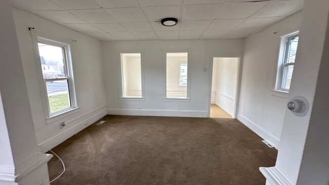 Building Photo - 102 W Delilah Rd