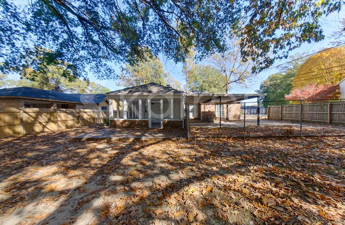 Building Photo - 2785 Clearbrook St