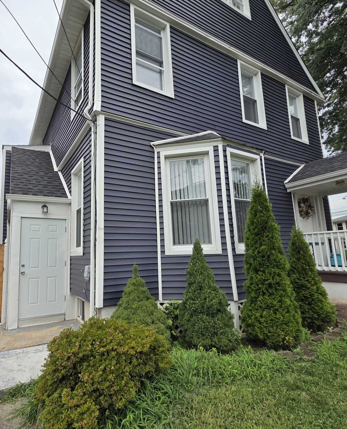 Exterior entrance - 1444 Esterbrook Ave