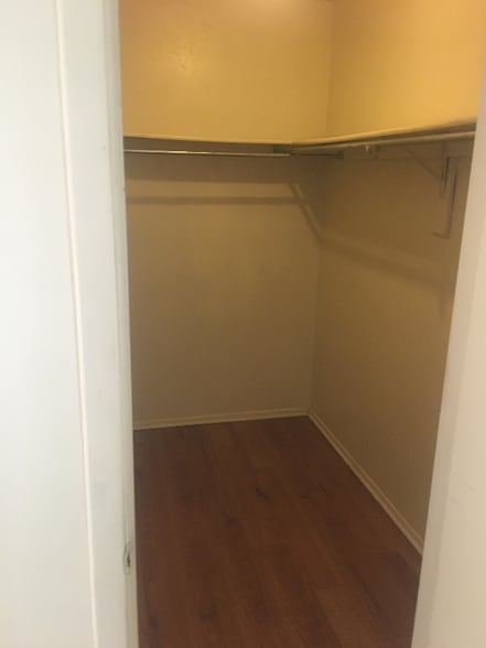 Building Photo - 2427 W Prairie St