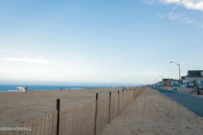 Building Photo - 173 Beach Front