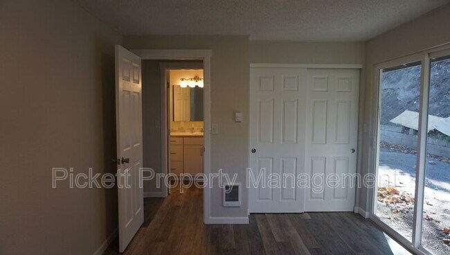 Building Photo - 917 N Cambrian Ave