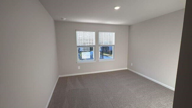 Building Photo - 26 Hemlock Ct