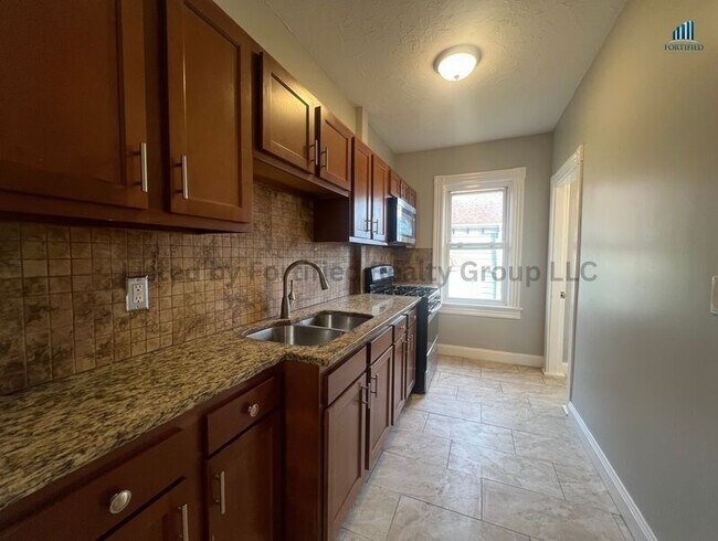 Building Photo - 265 Middle St