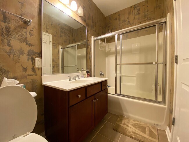 2nd full bath - 225 N New Jersey St