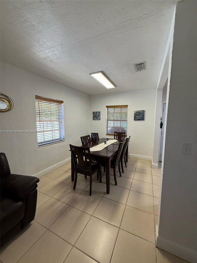 Building Photo - 3 bedroom in Miami Gardens FL 33054