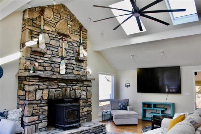 Building Photo - 39 Berrie Ln