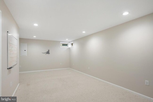 Building Photo - 47118 Garrett Pl