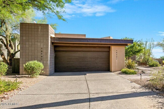 Building Photo - 10507 E Fernwood Ln