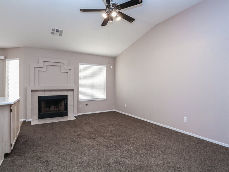 Building Photo - 265 Prairie Rose St