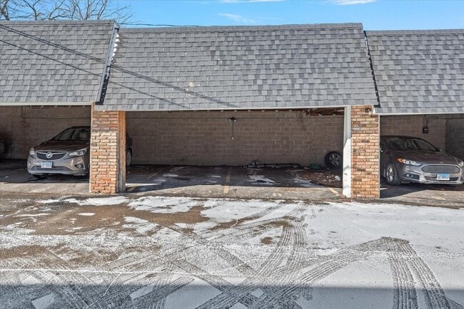 Building Photo - 117 S Elder Ln