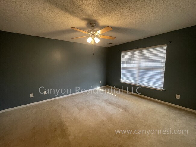 Building Photo - Beautiful 3b Room!Move in ready!