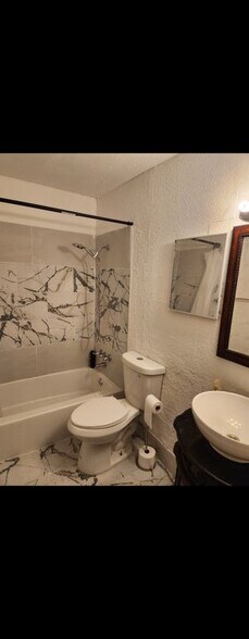 Building Photo - 424 N 21st St