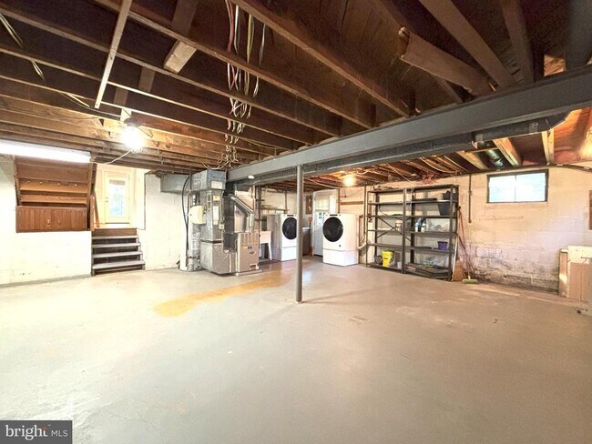 Building Photo - 7107 Tyndale St