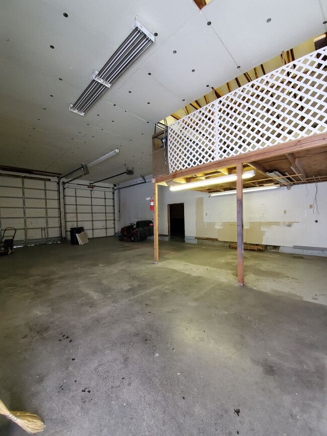 Building Photo - 3 Bedroom Home with Large Shop and Additio...