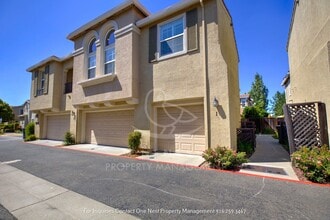 Building Photo - Lincoln Crossing Condo | 2 bedroom 2 bathroom