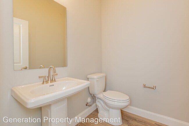 Building Photo - 4 br, 2.5 bath House - 566 Strong Avenue