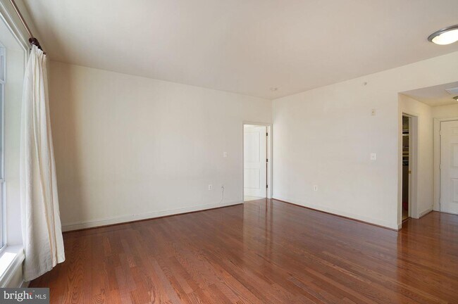 Building Photo - 525 Belmont Bay Dr
