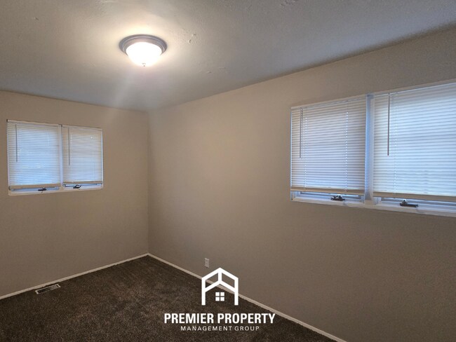 Building Photo - 2185 Flight Dr