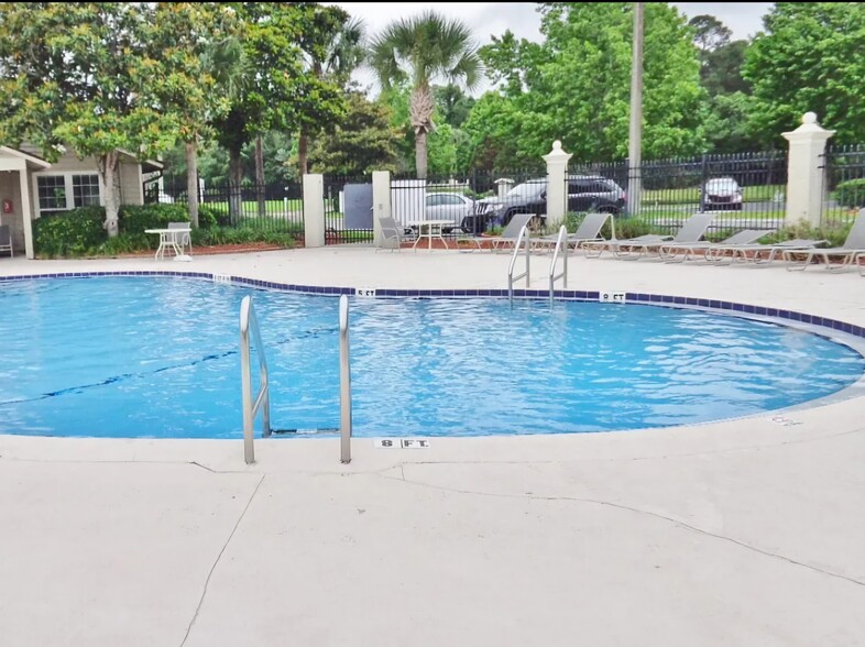 Building Photo - 10200 Belle Rive Blvd