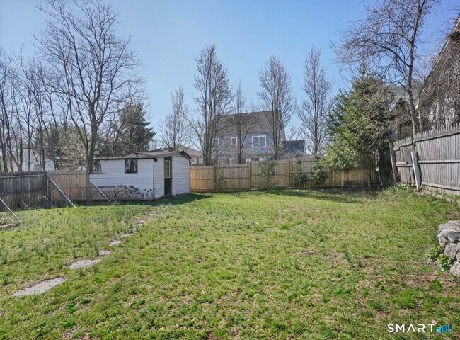 Building Photo - 709 Tunxis Hill Rd