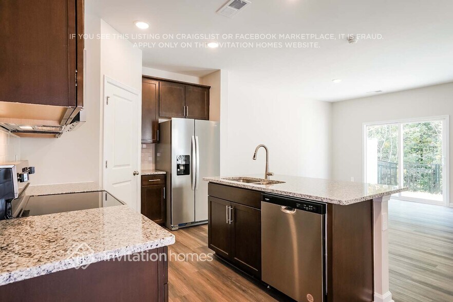 Building Photo - 950 Greenville Wy