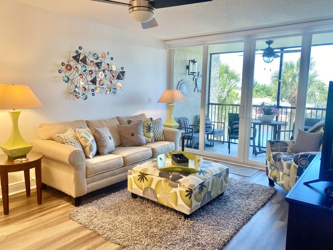 Building Photo - 18 Royal Palm Way