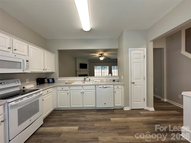 Building Photo - 6626 Rothchild Dr