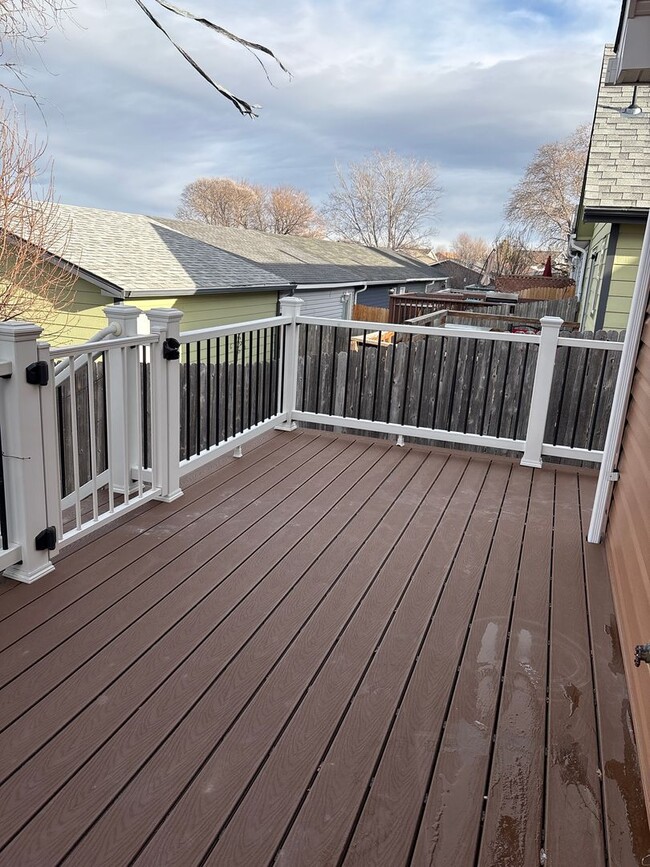 Building Photo - SUN VALLEY 2 BEDROOM, 2 BATHROOM TOWNHOUSE