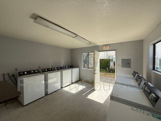 Building Photo - 700 McCoy Ct