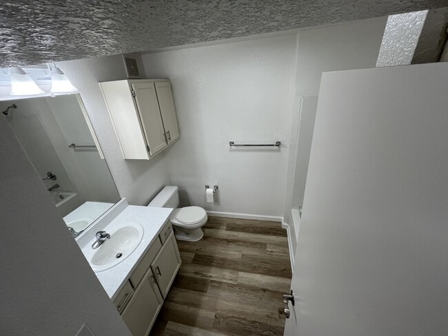 Building Photo - The Oaks at Sunset Phase II