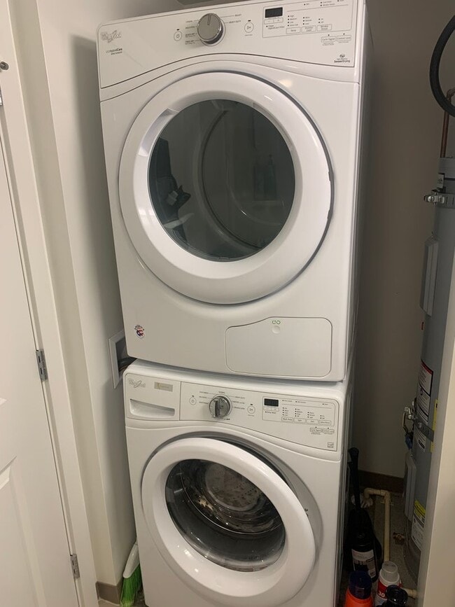 Building Photo - 2 bedroom unit in Kakaako!